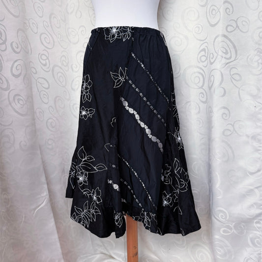 00’s Whimsygoth midi black asymmetrical skirt with embroidered details 🌀🗝️