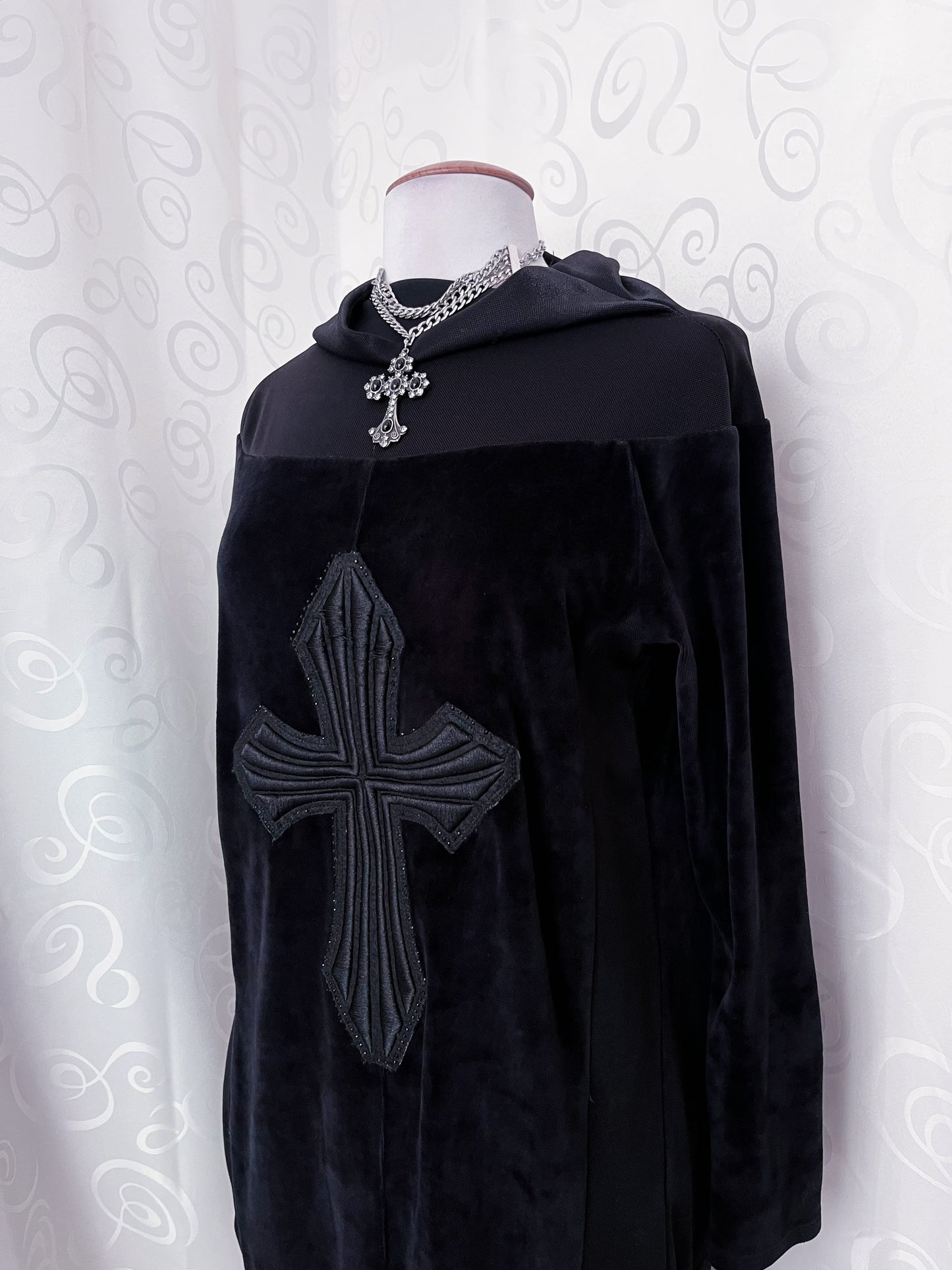 00’s Gothic velvet tunic/dress with cross patch ✝️🦇