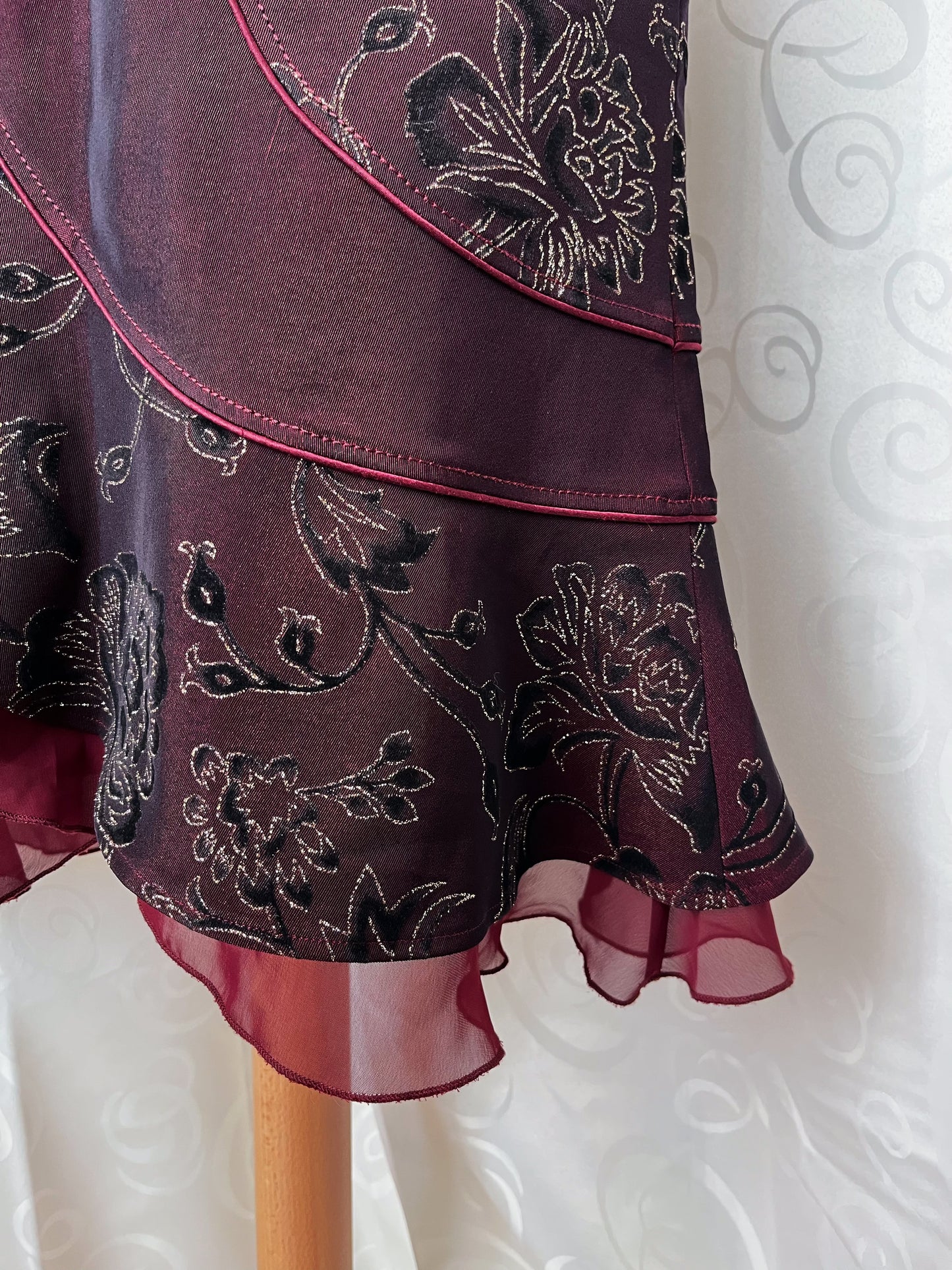 00’s whimsy fairy burgundy asymmetrical skirt with embroidered details 🫀⚜️