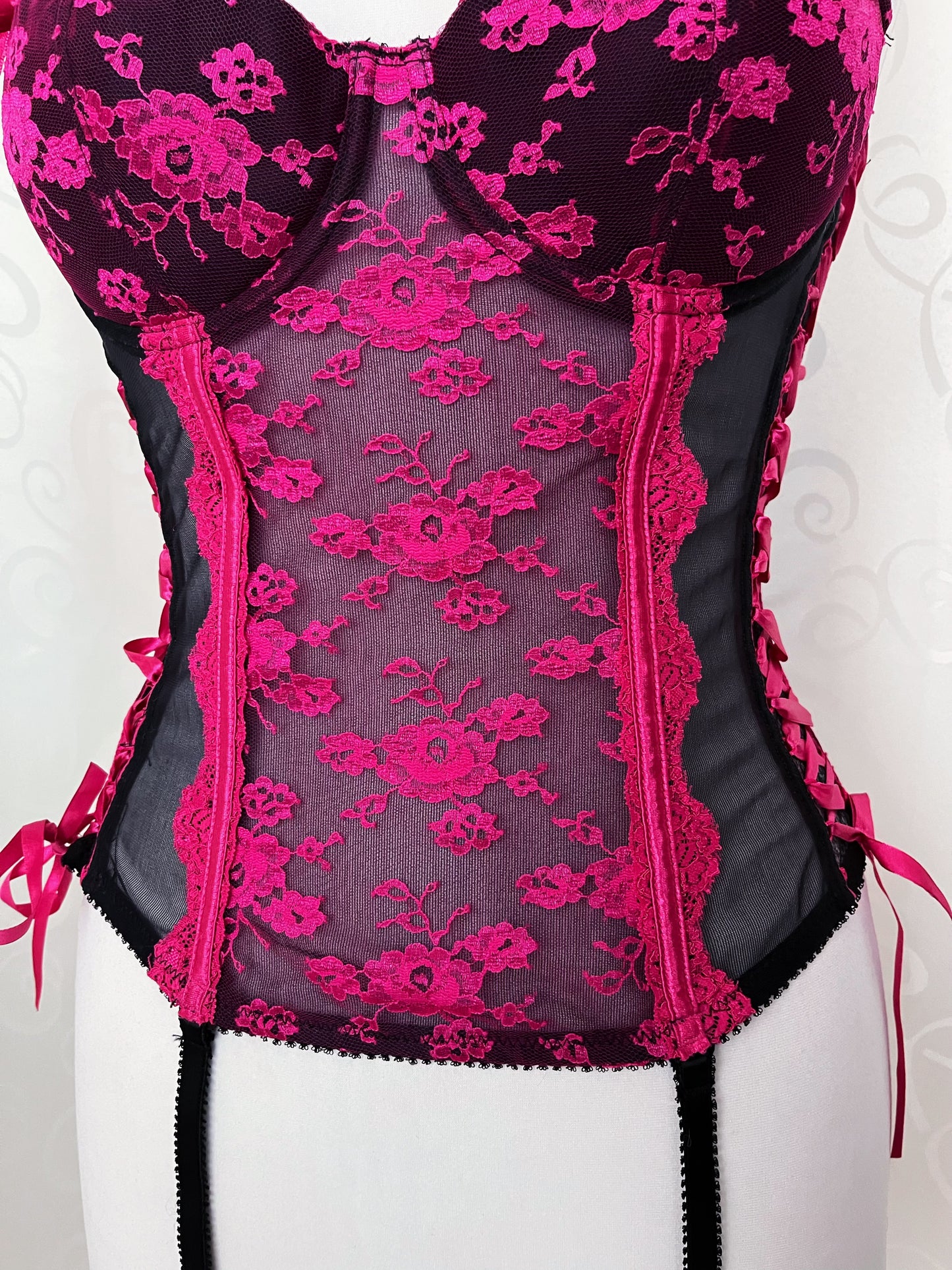 00's H&M pink lace mesh corset with lace-up side details 🎀🗝