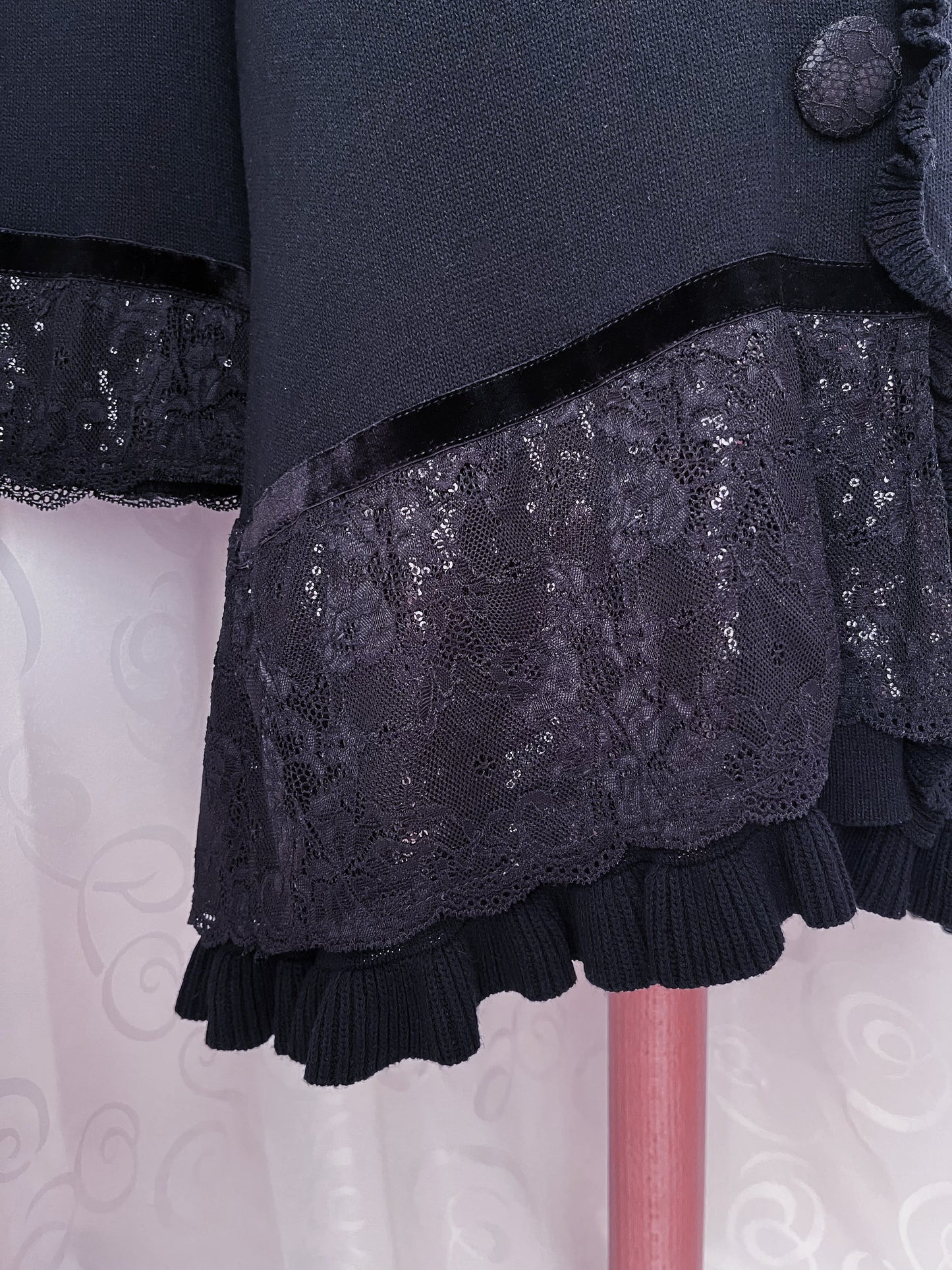 00’s Gothic heavy cardigan with lacey & velvet details 🦇🌀