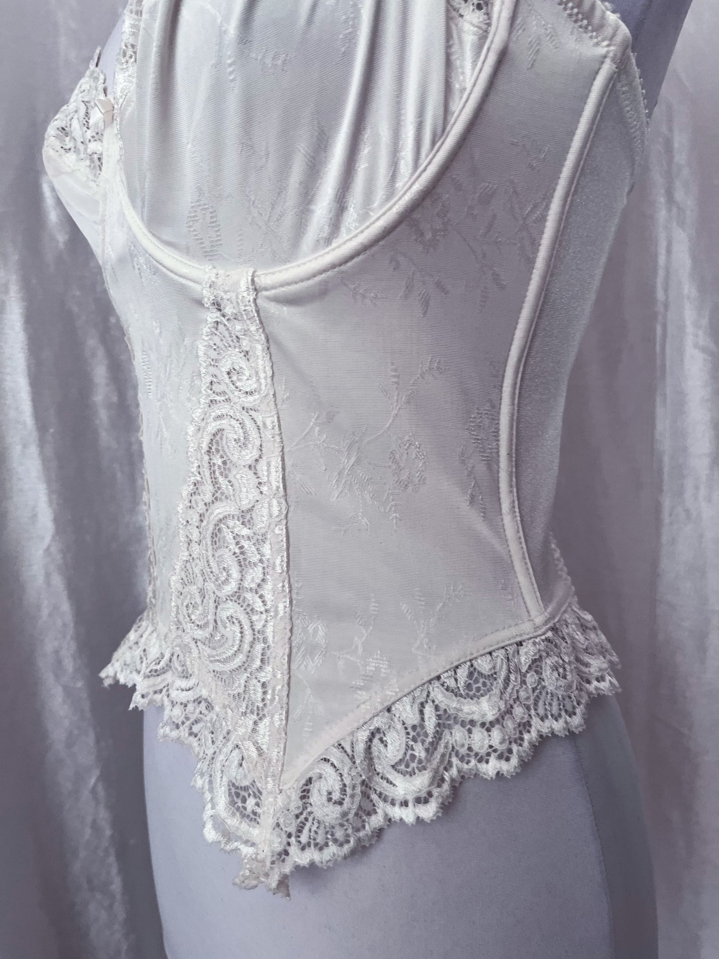 00’s angelic white lingerie corset with embossed & lace details 🪽