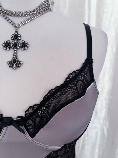 Stunning silver & lace nightgown 🩶🖇️