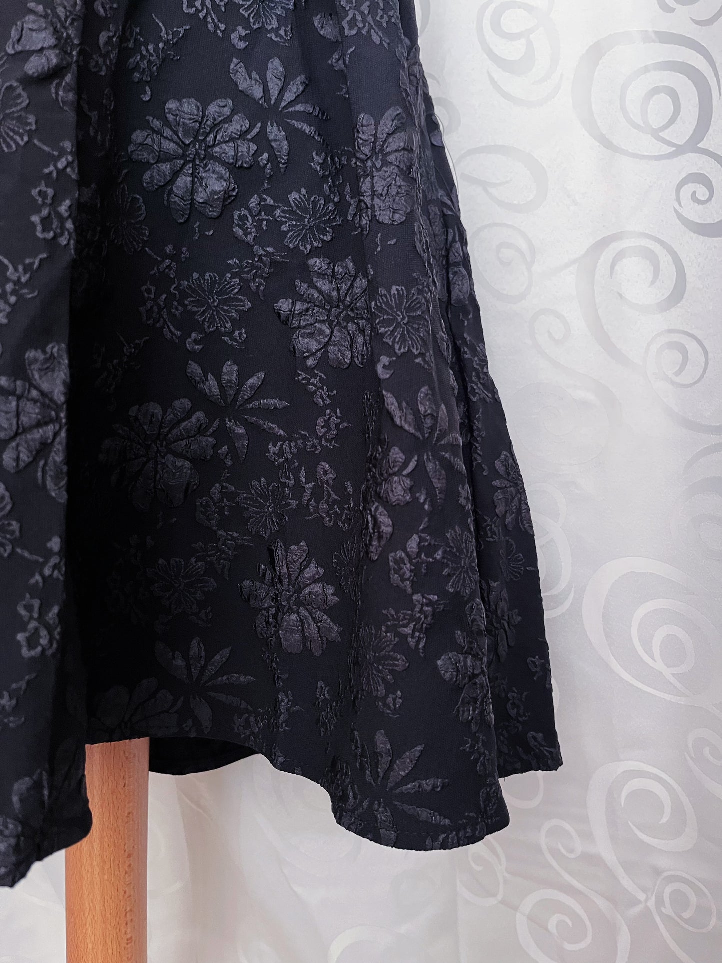 Μodern Gothic lolita black embossed floral skirt 🕷️🥀