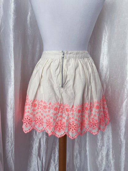 Pretty coquette skirt with embroidered details 💕