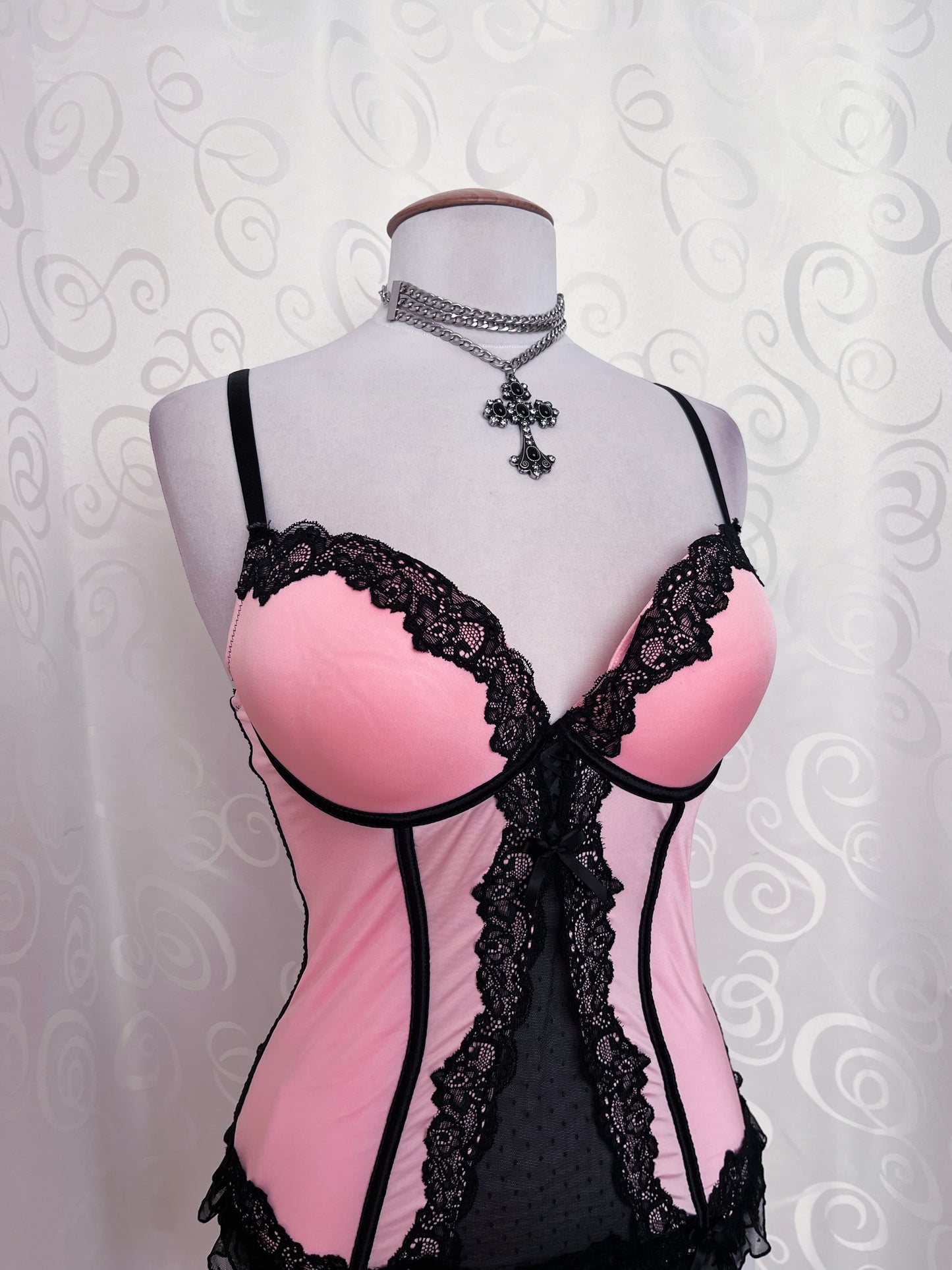Dark coquette pink corset top with lace details 🎀🕷️