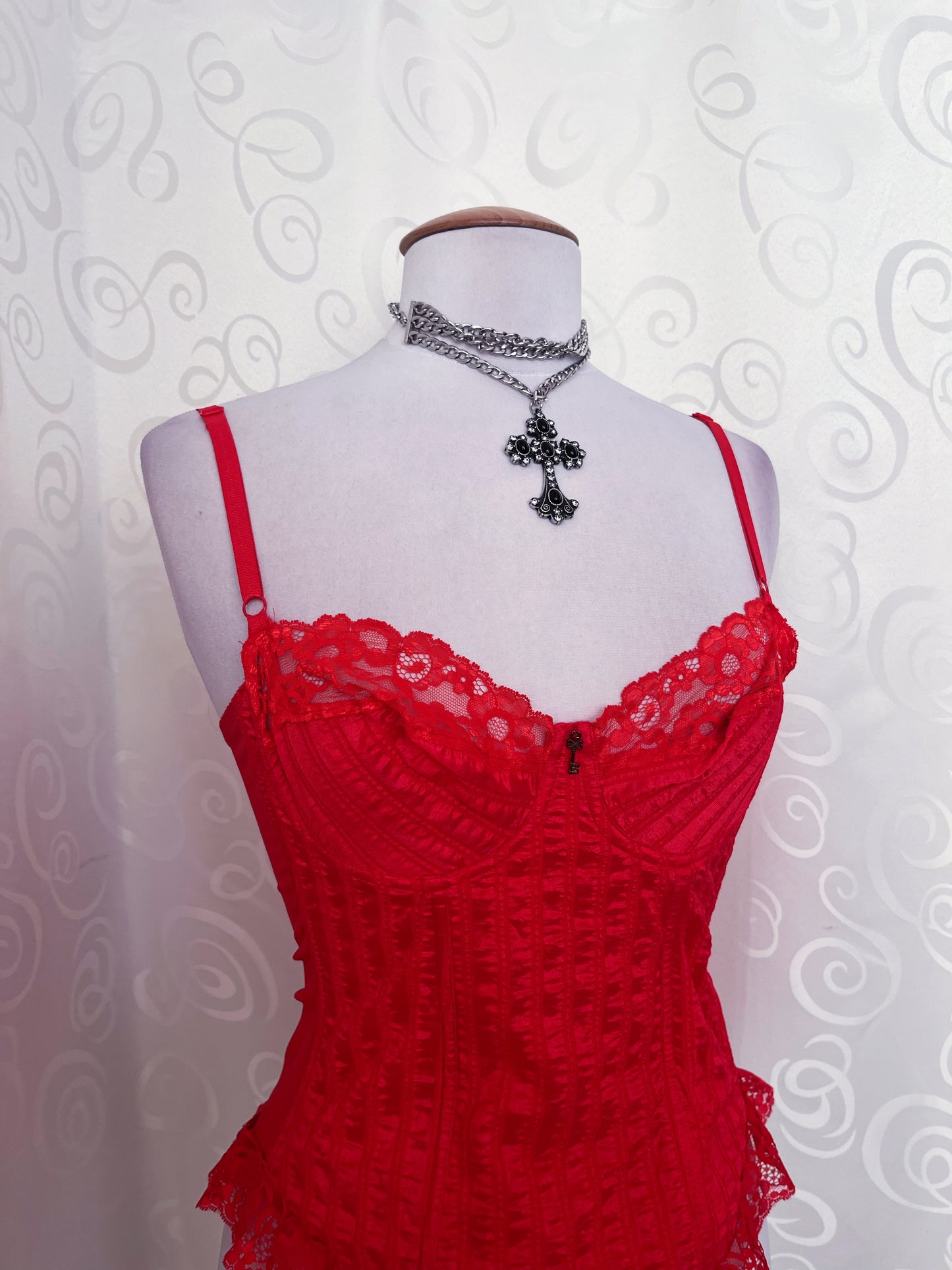 00’s coquette red corset top with key charm detail ❤️🗝️