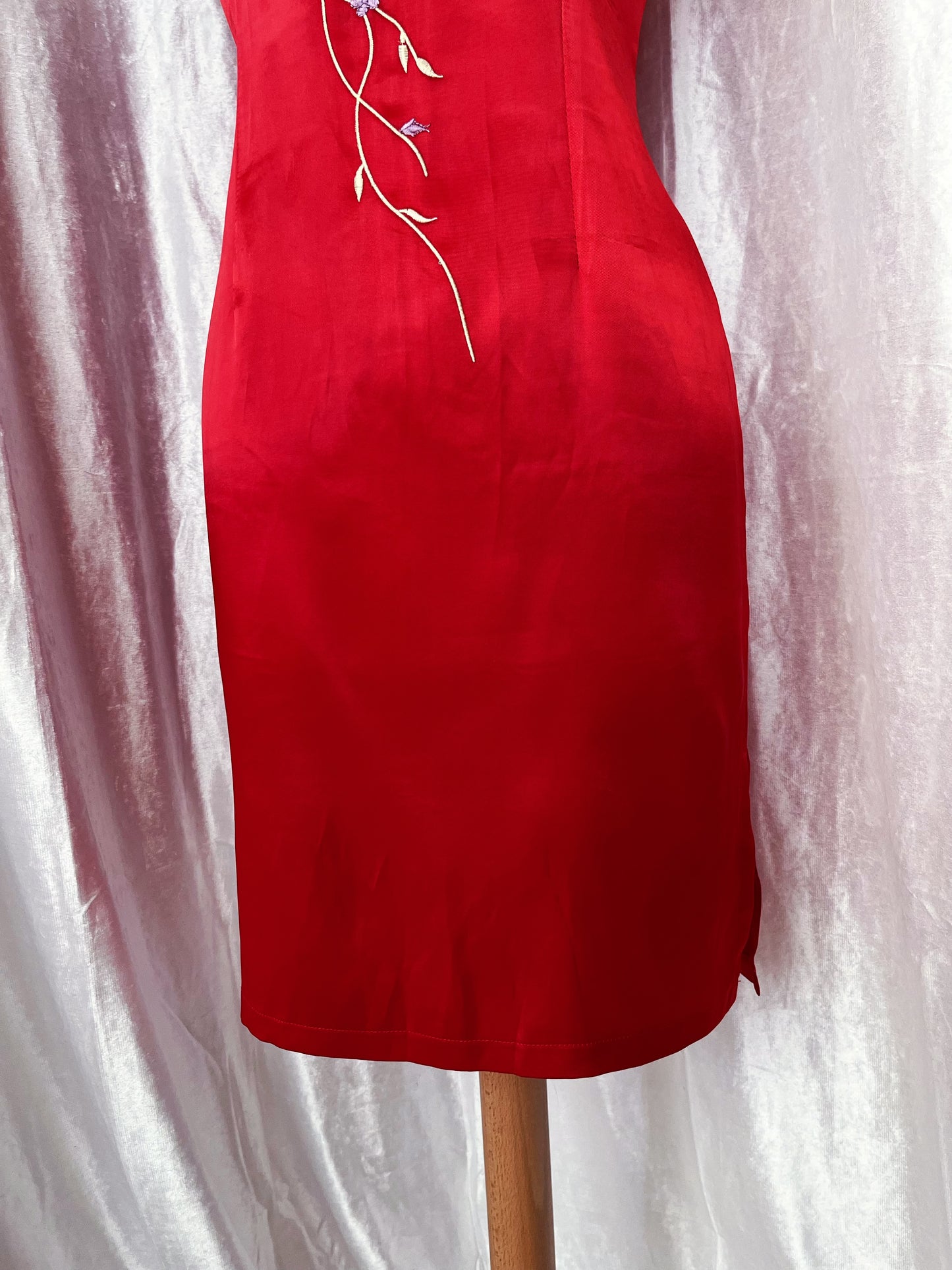 Stunning red Qipao/Cheongsam red dress with embroidery details 🍡👹