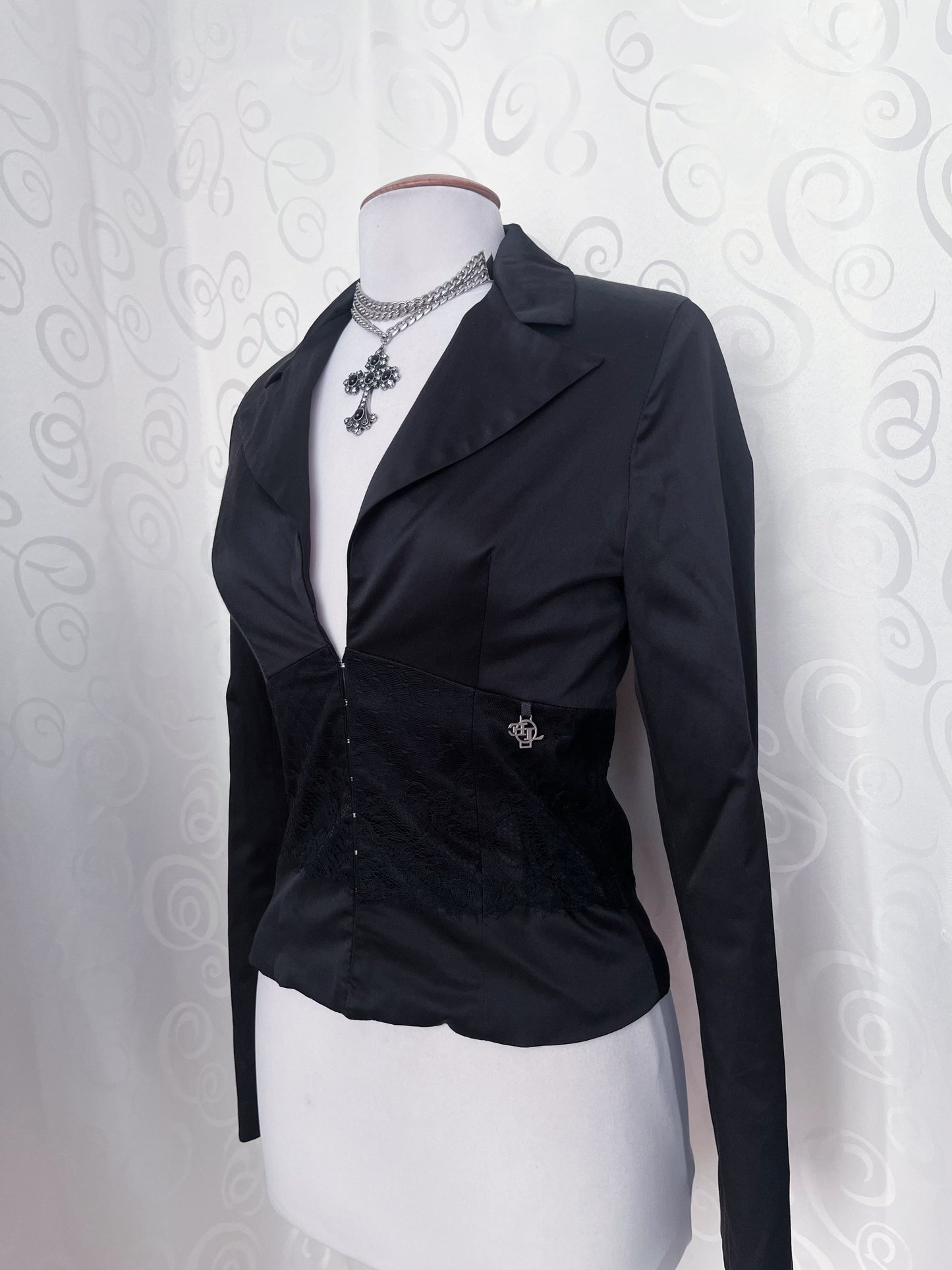 00’s Gothic black blazer with lace detail 🦇🕸️