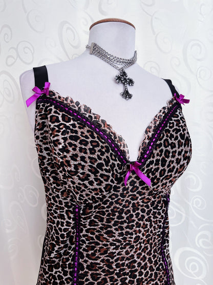 Iconic leopard print mesh corset with pink lace-up detail 🎀