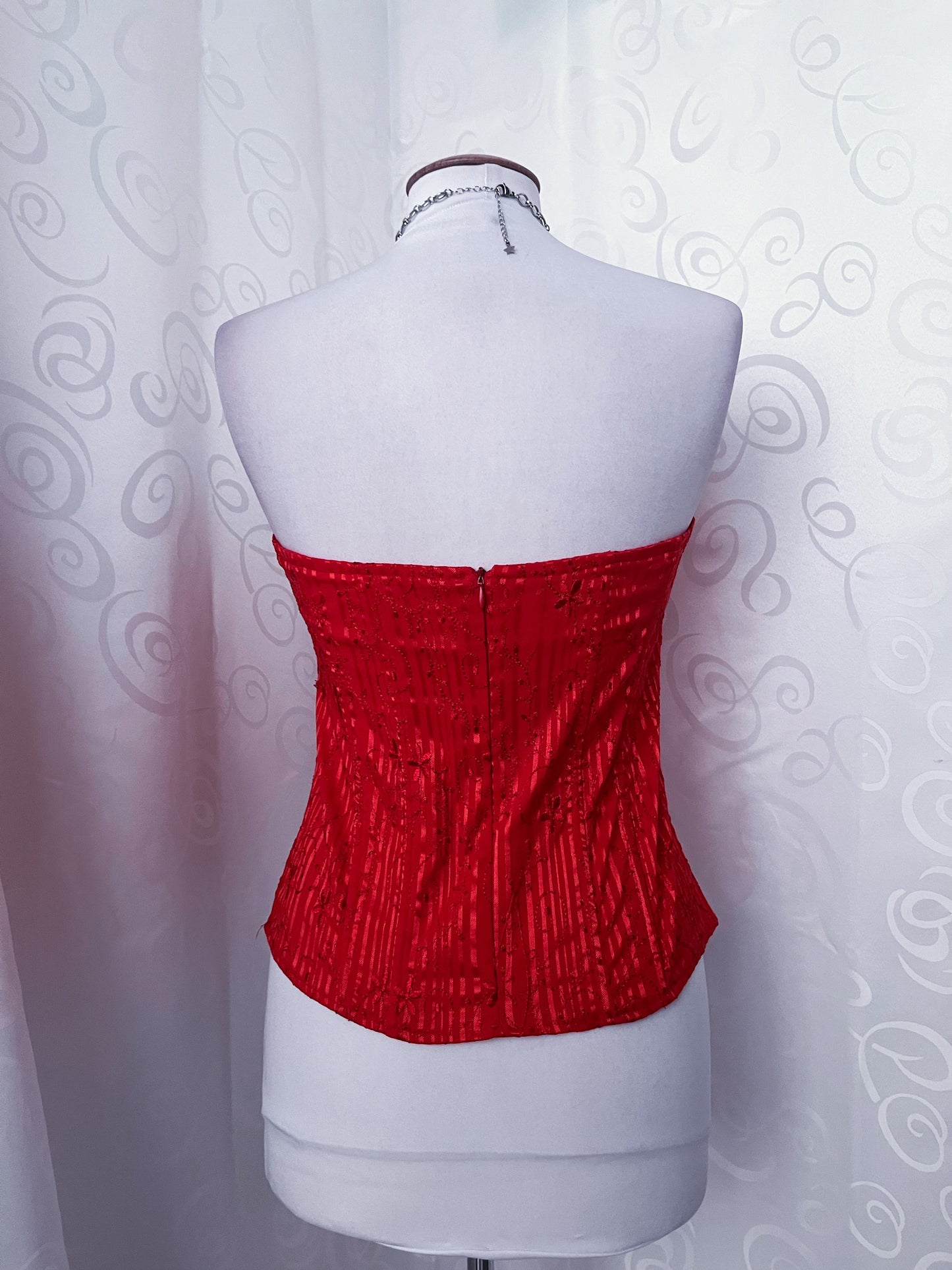 00’s vampire lace-up tube top with embroidered details ❤️🌀