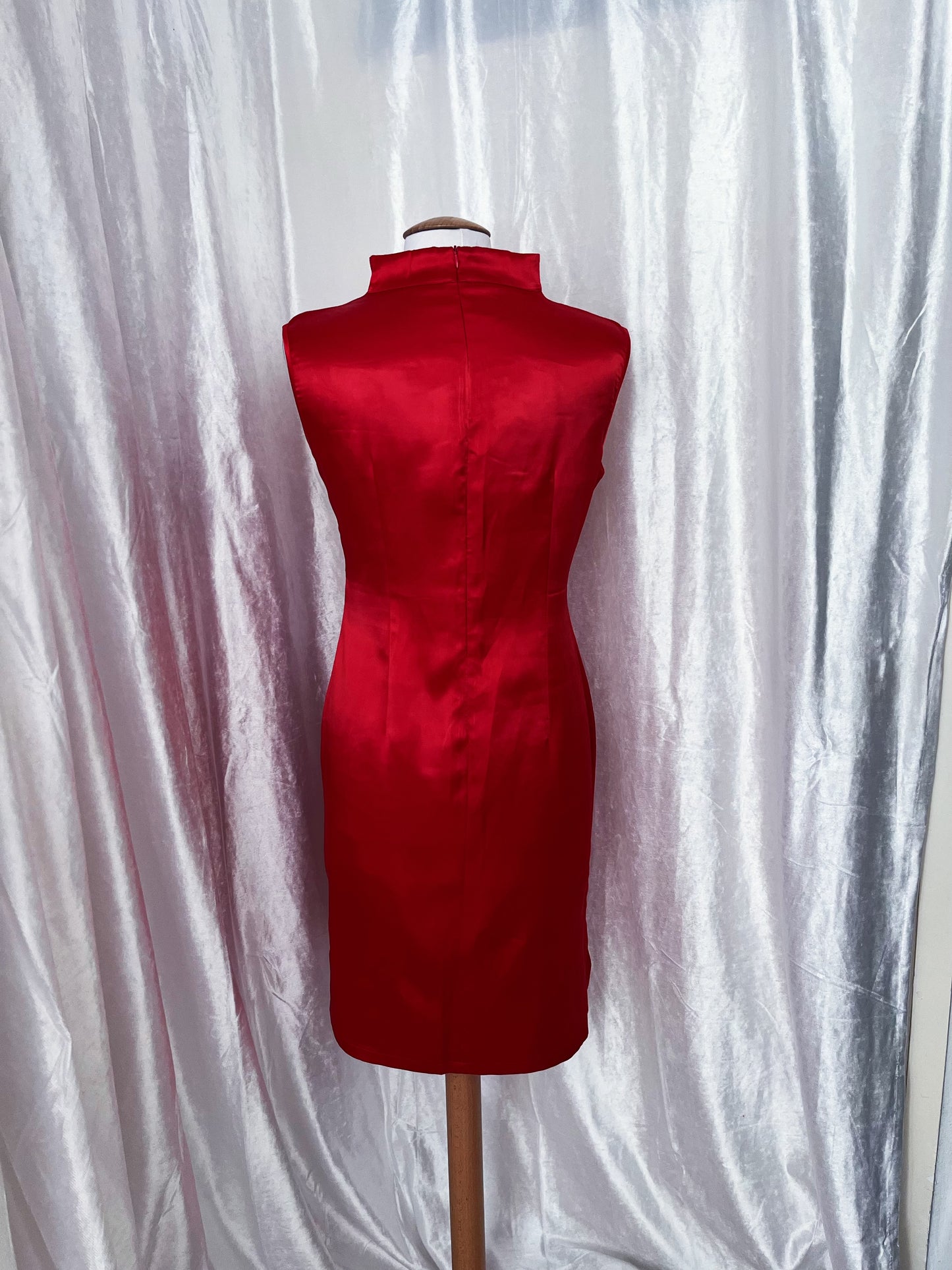 Stunning red Qipao/Cheongsam red dress with embroidery details 🍡👹