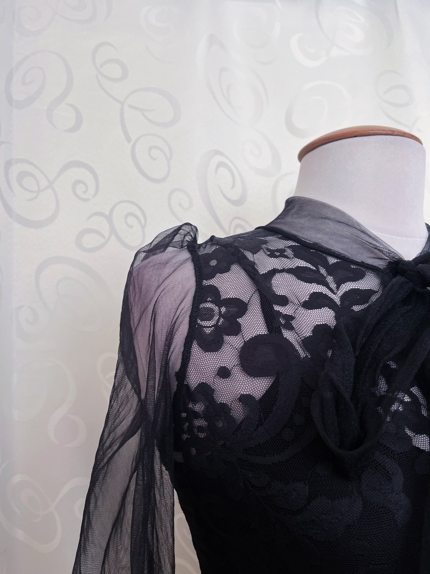 Gothic lacey top with puff mesh sleeves 🕷️