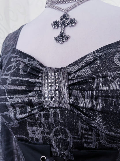 00’s silver lace-up top 🩶🕷️