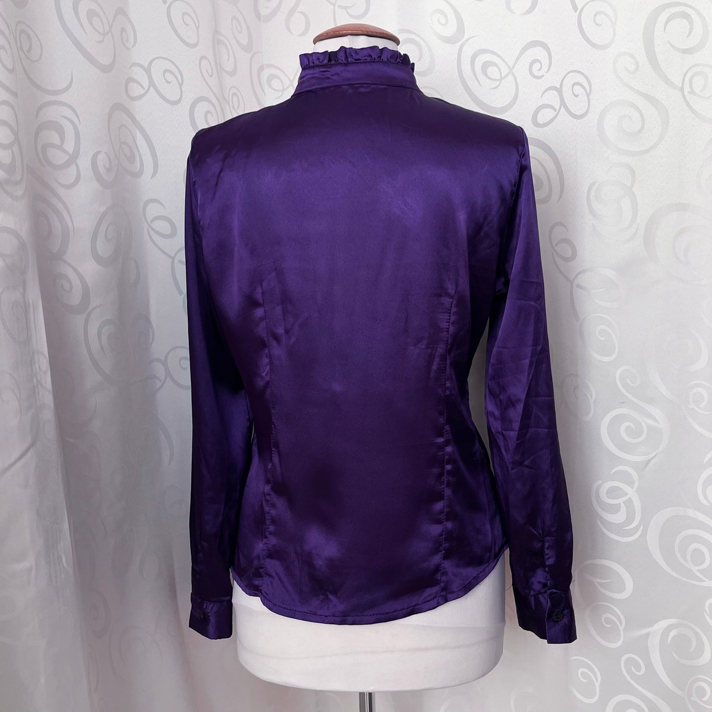 Gothic/Jirai Kei victorian style ruffle satin purple shirt 💜🕷️