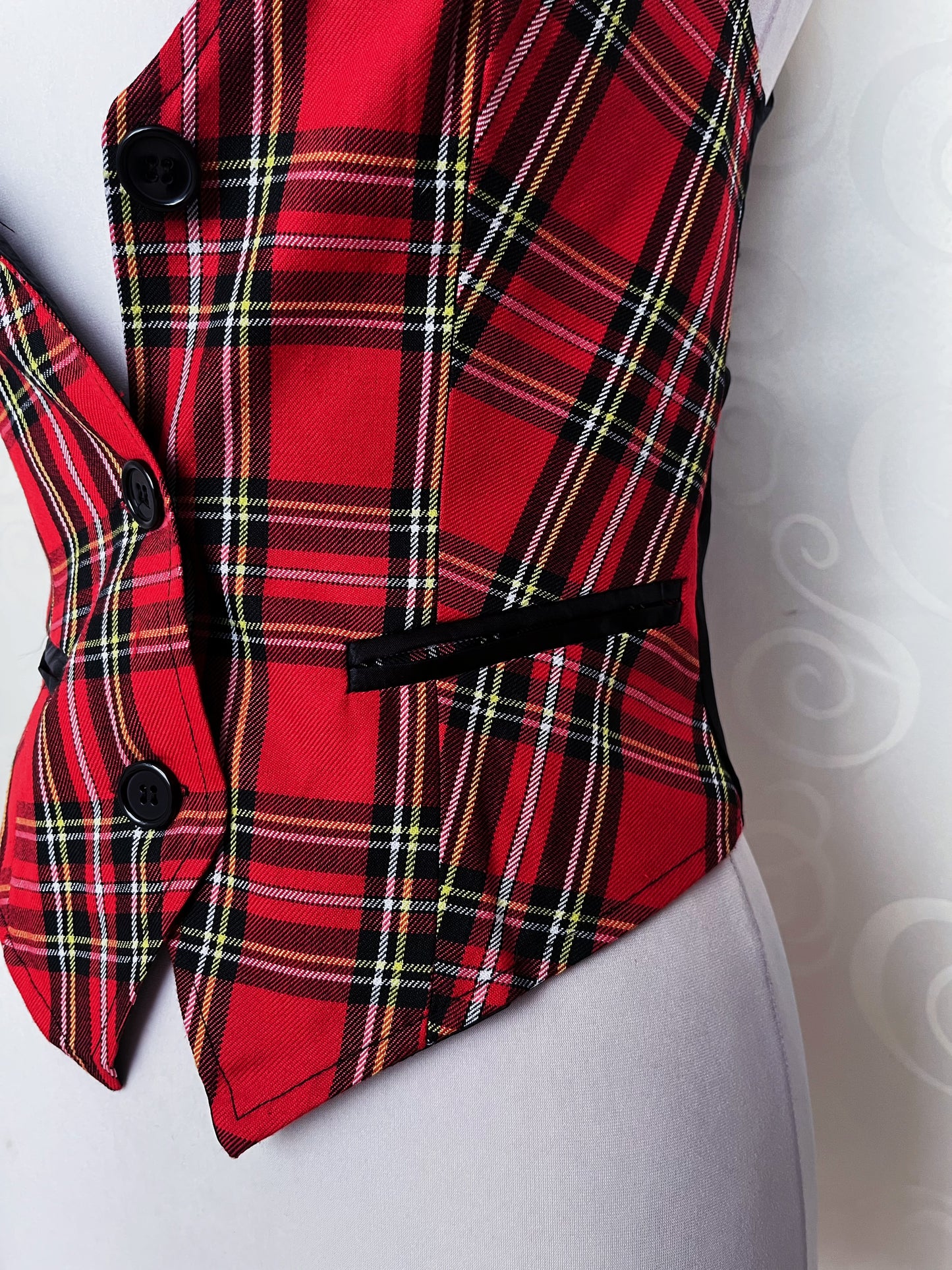 00’s punk tartan vest with satin back 🫀🫶