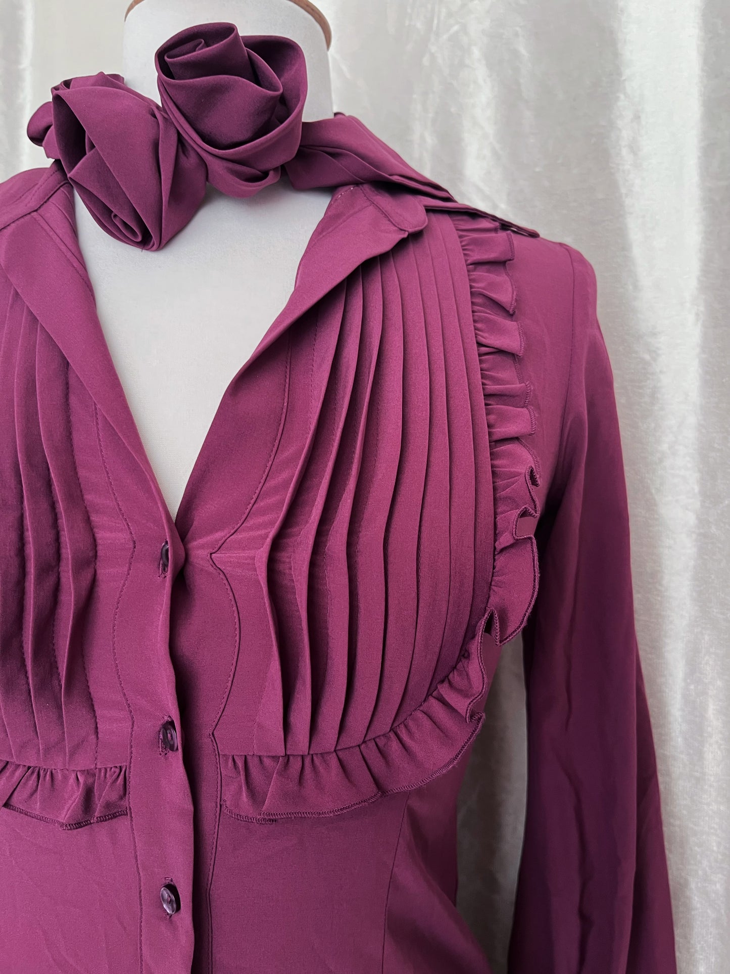 Gothic coquette bright purple shirt with ruffle detail & removable rose collar 🎀