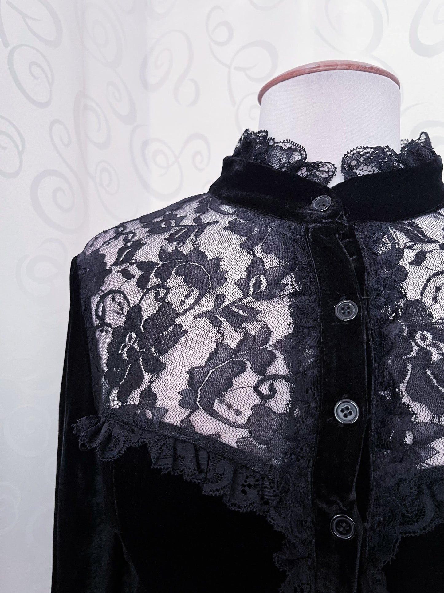 Dracula Gothic victorian style black velvet lace shirt 🖤🦇