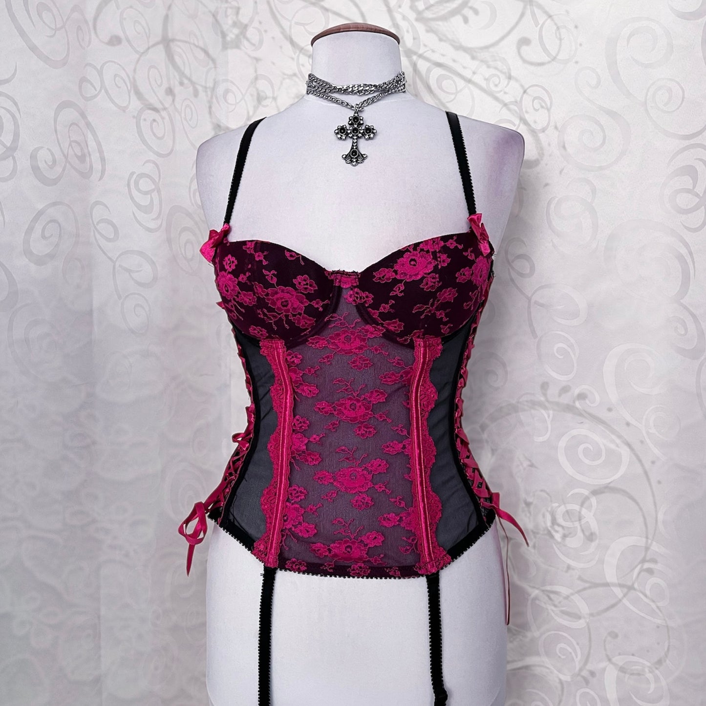 00's H&M pink lace mesh corset with lace-up side details 🎀🗝