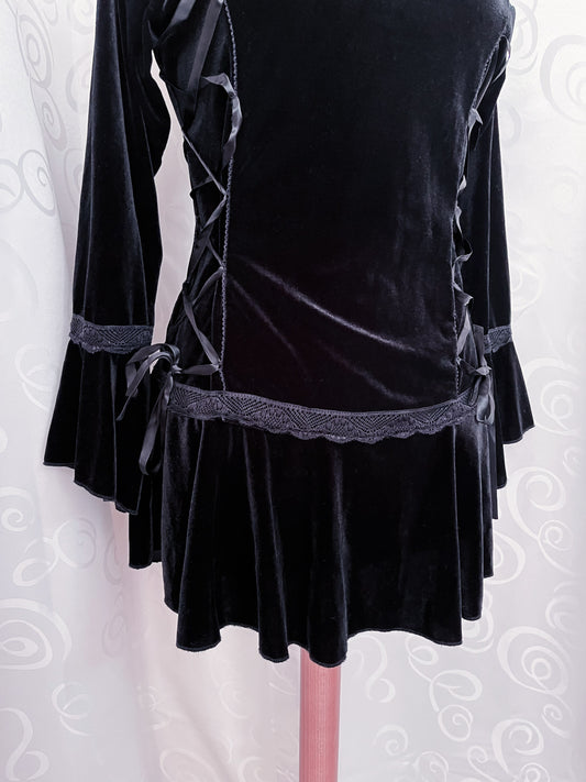 Gothic velvet dress with lace-up details 🕸️🕷️