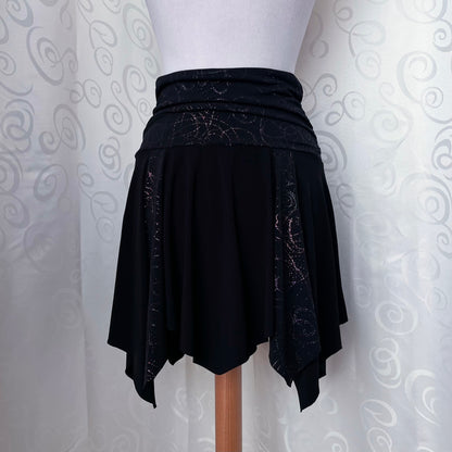 00’s Witchy pointy skirt with pink spiral strass detail 💞🌀