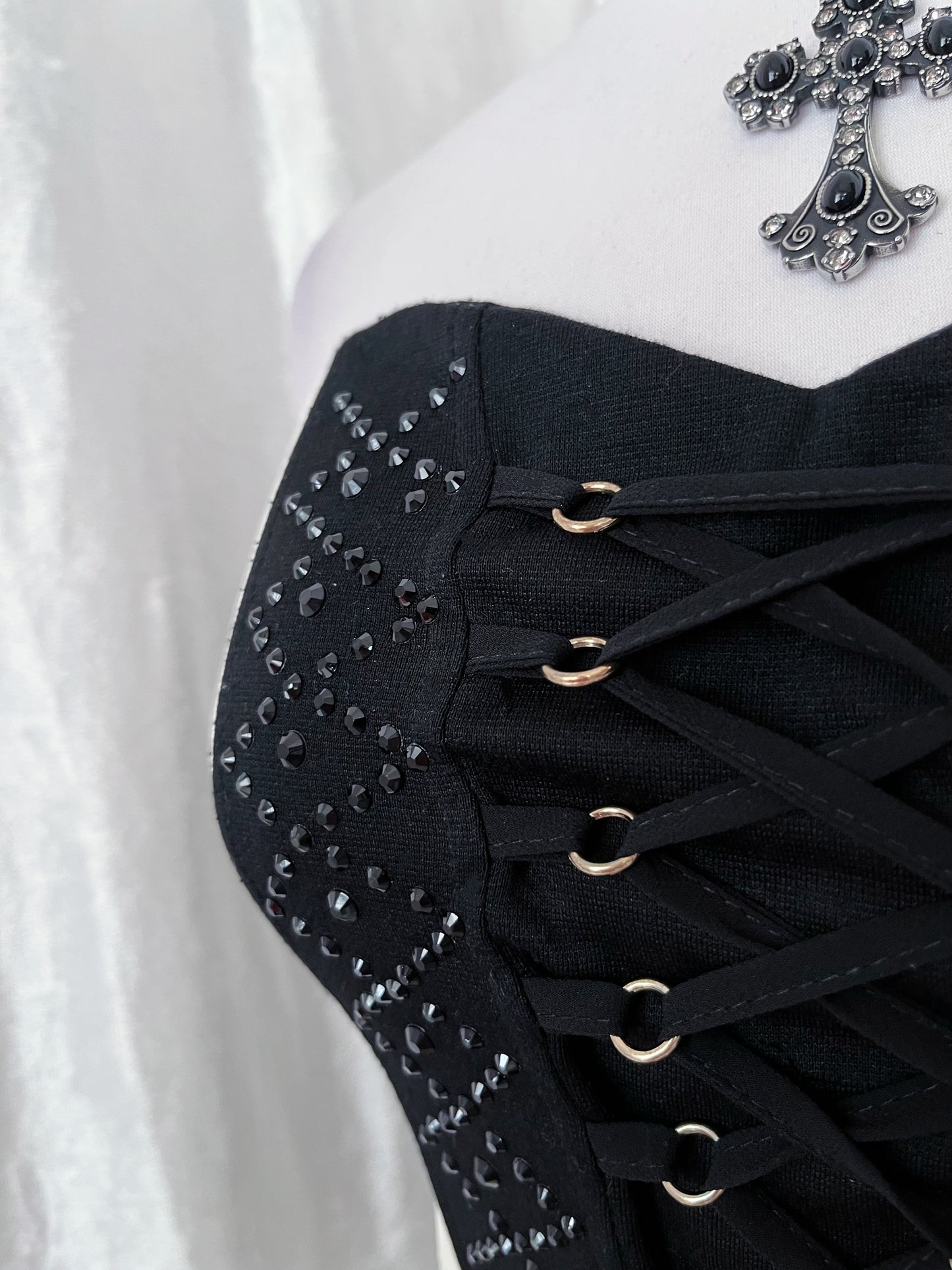 00’s black & white PU leather corset top 🦷♠️