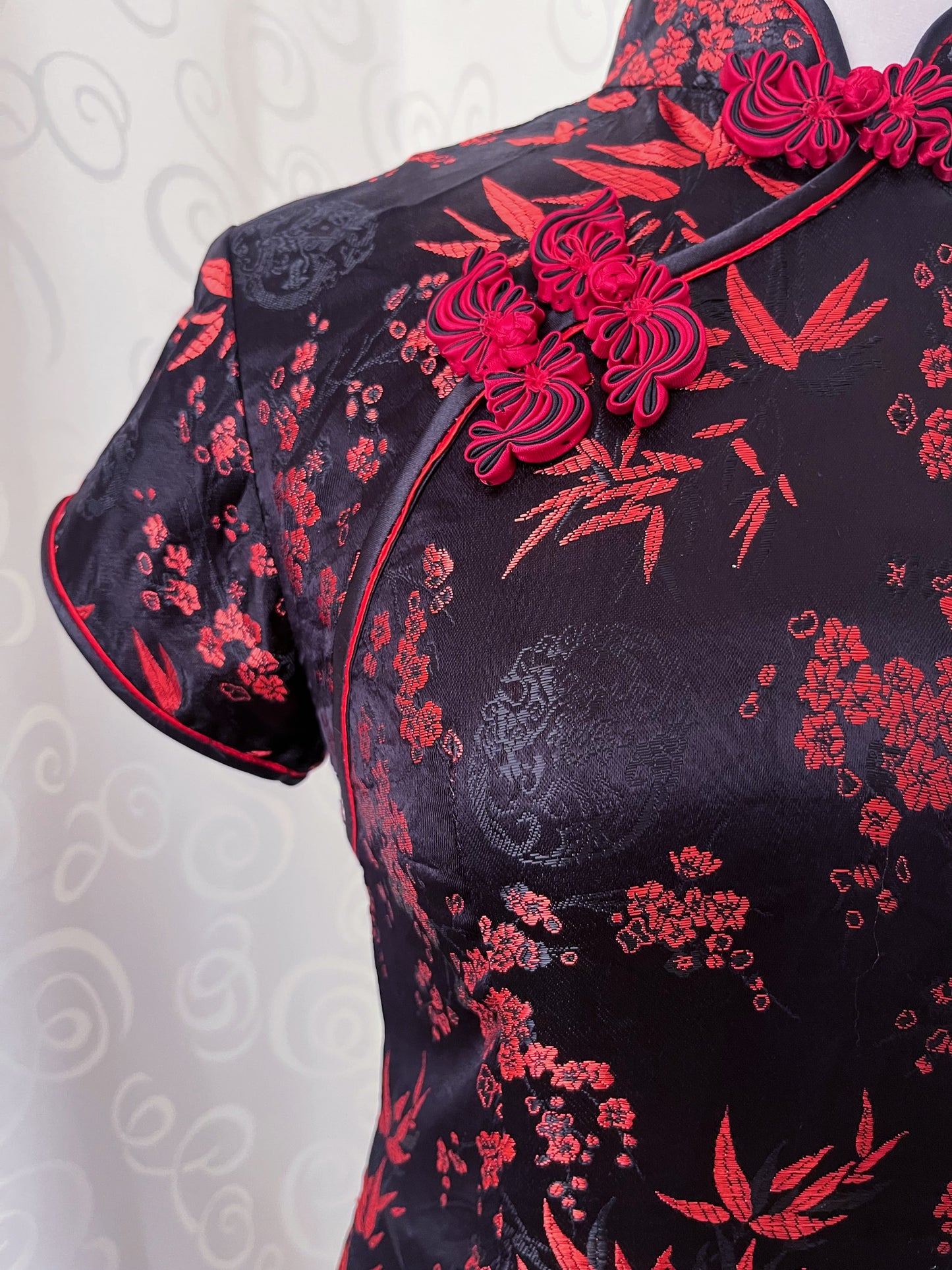 Iconic Silk qipao black & red embroidered dress ❤️