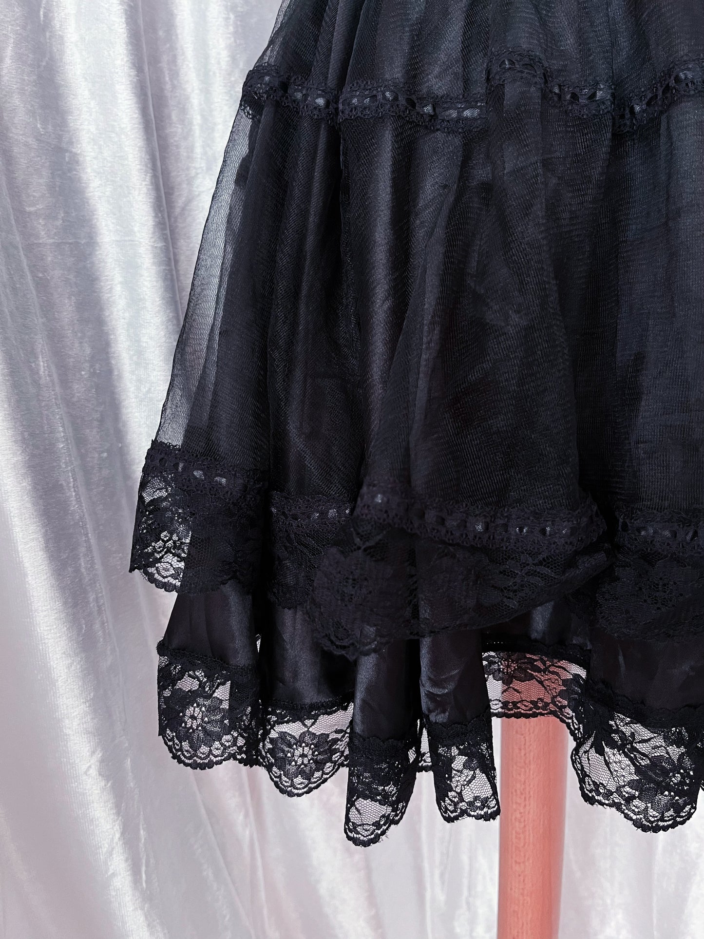 Modern dark coquette/ horror protagonist tulle skirt 🗝️🎀