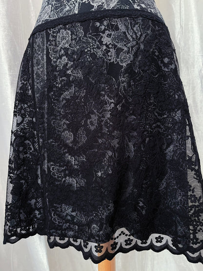 Dark coquette floral skirt with lace detail 🖤🌹