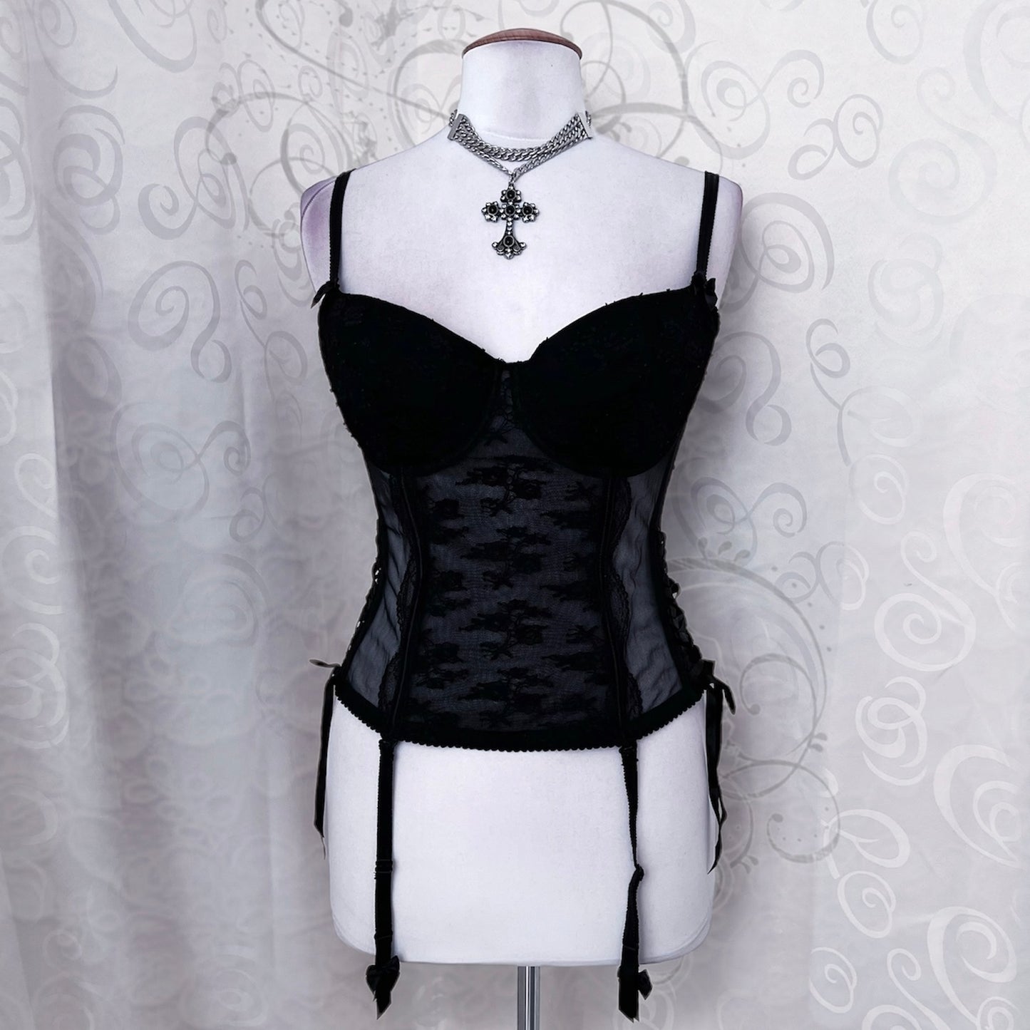 Gothic H&M black lacey corset with side laces 🕷️🕸️