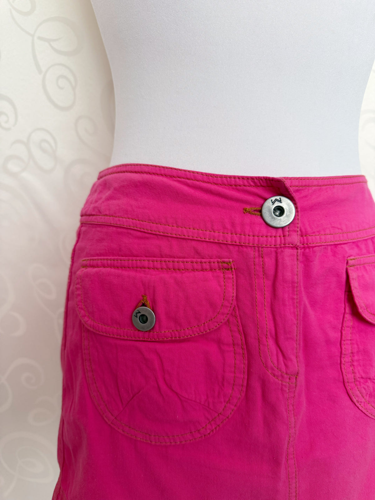 Y2K style pink denim mini skirt 🎀