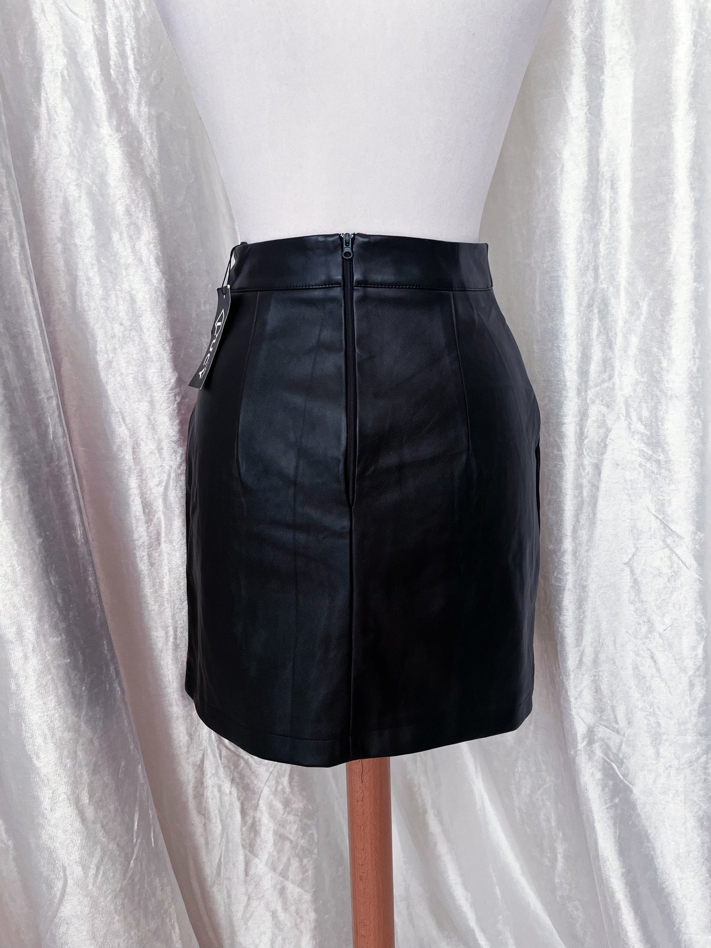 Alt faux leather & tartan skirt 🕷️🕸️