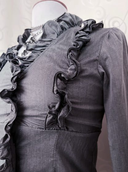 00’s Gothic/Jirai Kei grey ruffle shirt 🌀🩶