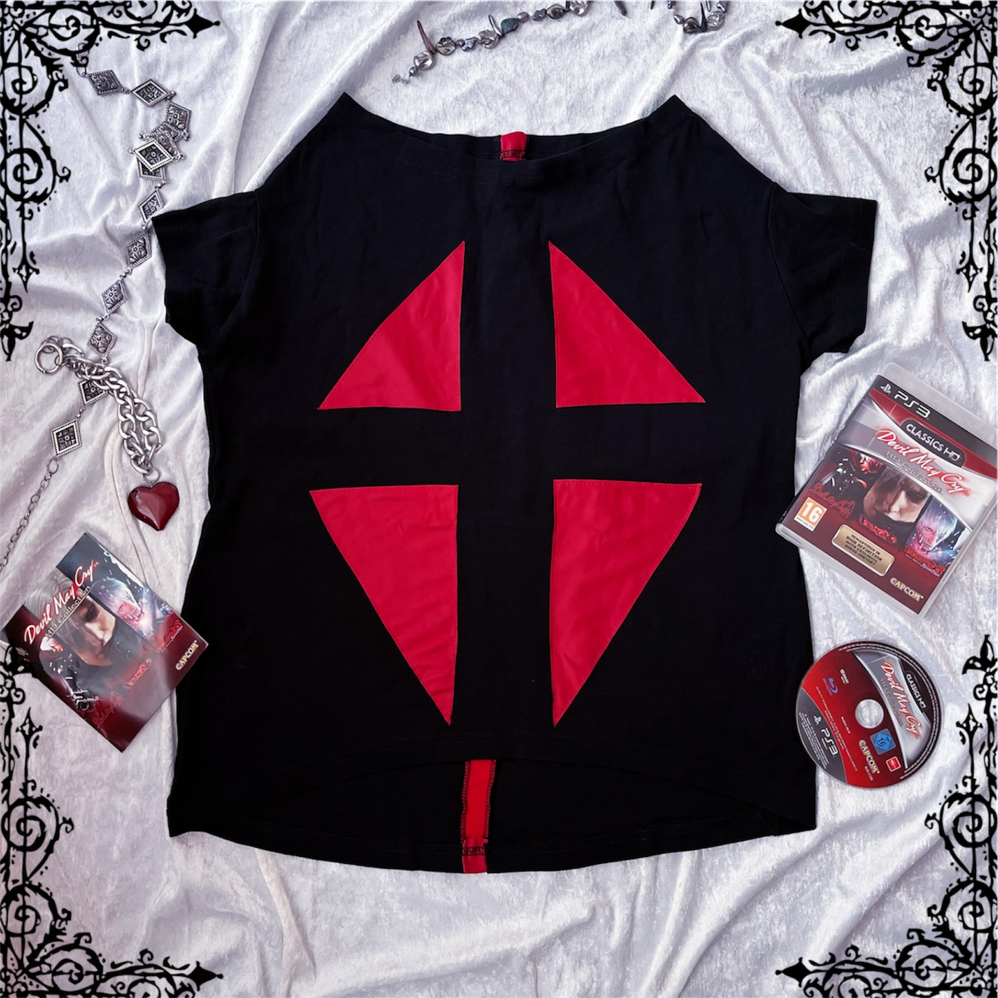 Gothic black tee with red patchwork cross & back detail ❤️✝️