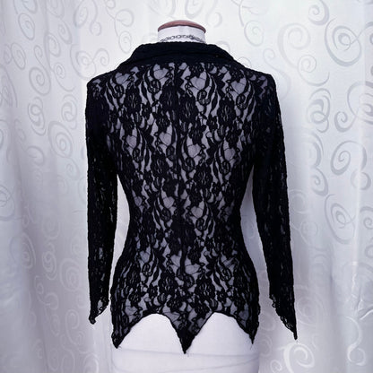 00’s Witchy lacey shirt with pointy details 🕷️🦇