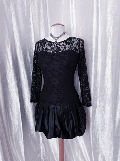 Iconic Gothic balloon lace dress 🦇