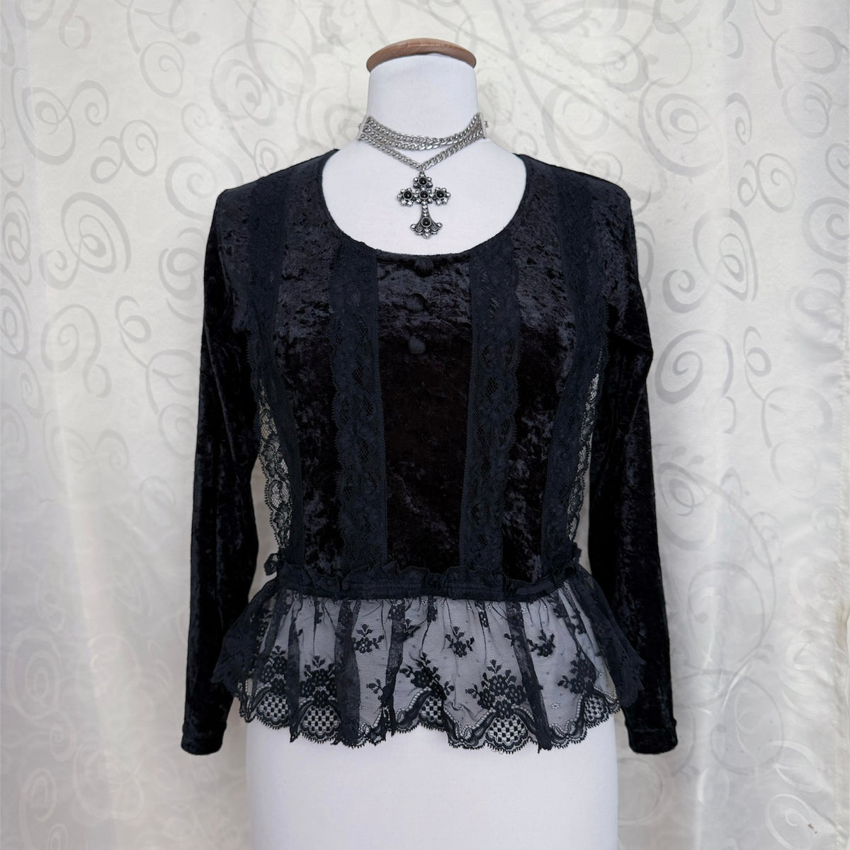 Gothic/Whimsygoth black velvet top with lace details 🦇