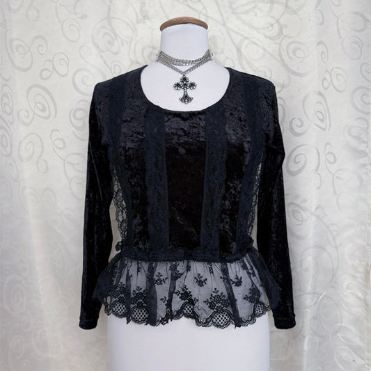 Gothic/Whimsygoth black velvet top with lace details 🦇