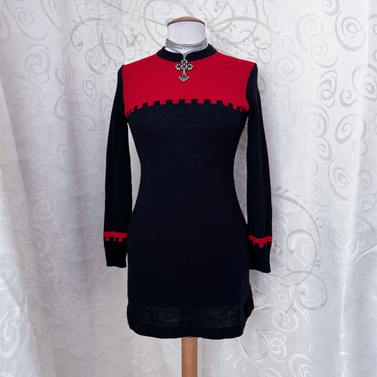 00’s comfy black & red knit tunic ❤️🕷️