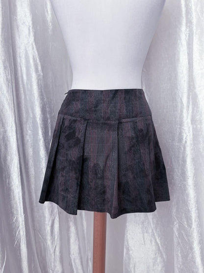 00’s alt plaid skirt with belt buckles detail 💜