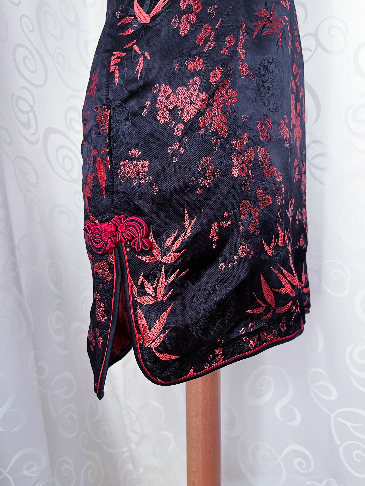 Iconic Silk qipao black & red embroidered dress ❤️