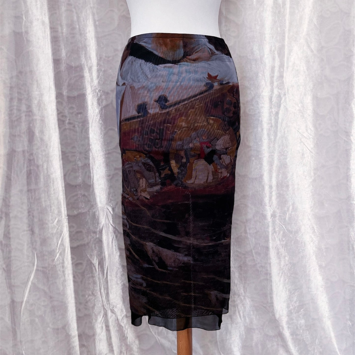 Stunning maxi mesh painting skirt 🖼