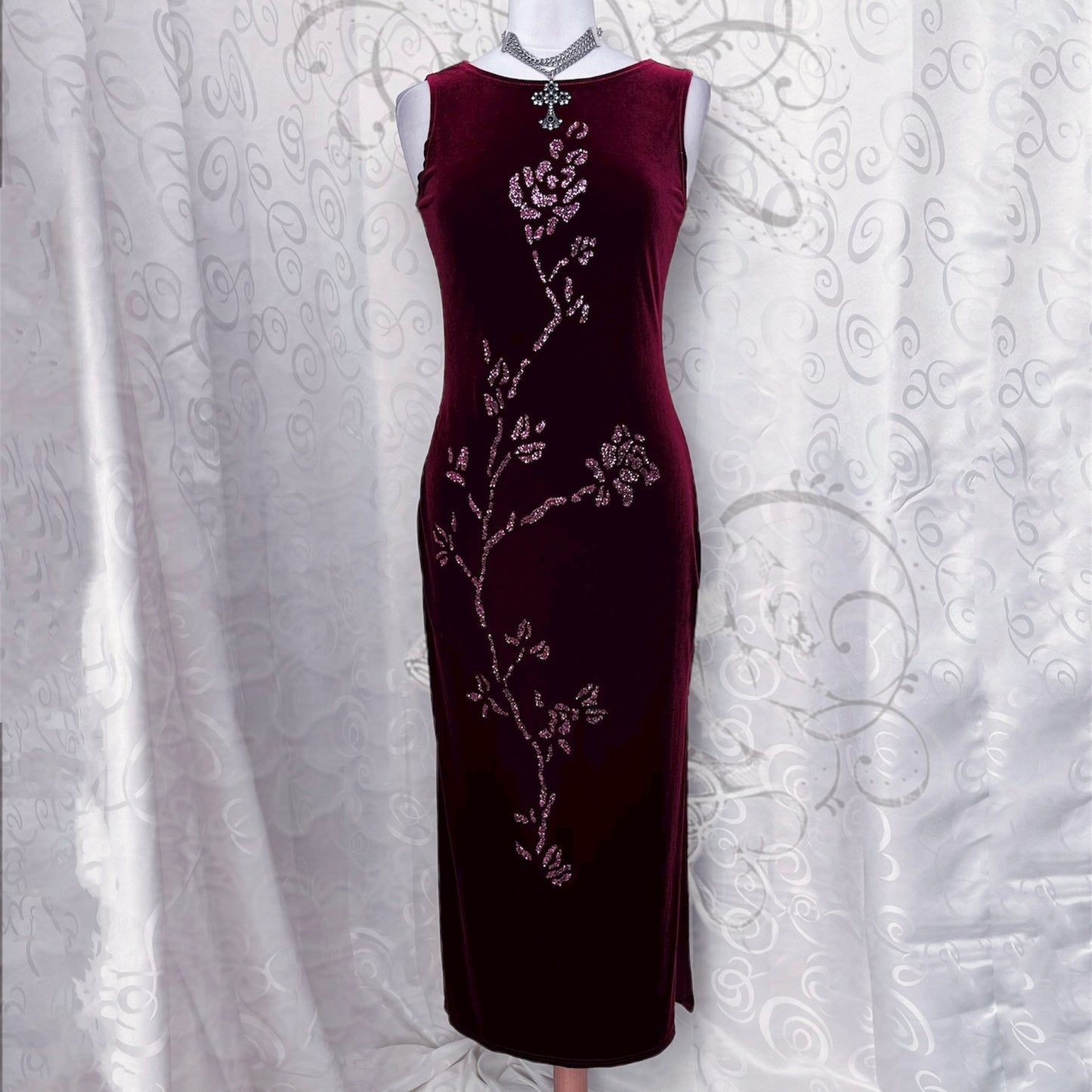 00’s whimsygoth burgundy velvet dress with embossed strass detail ❤️🌺