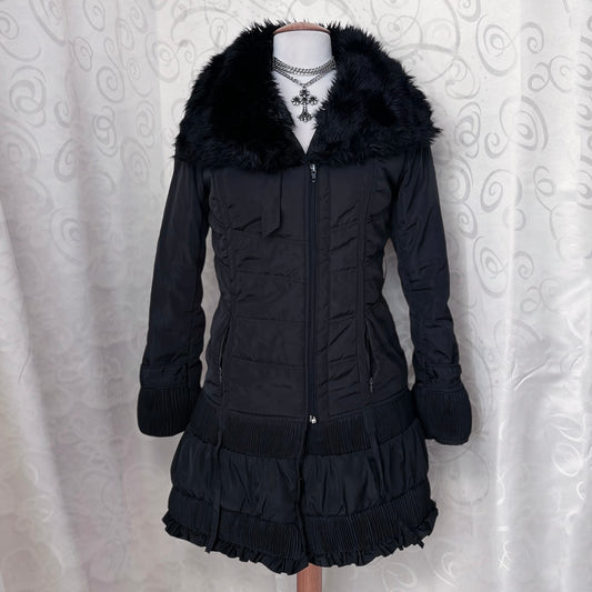 Gothic / Jirai kei style black coat with faux fur neckline 🕷️🦇