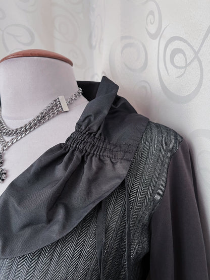 00’s whimsygoth grey zip-up jacket 🌀🪽