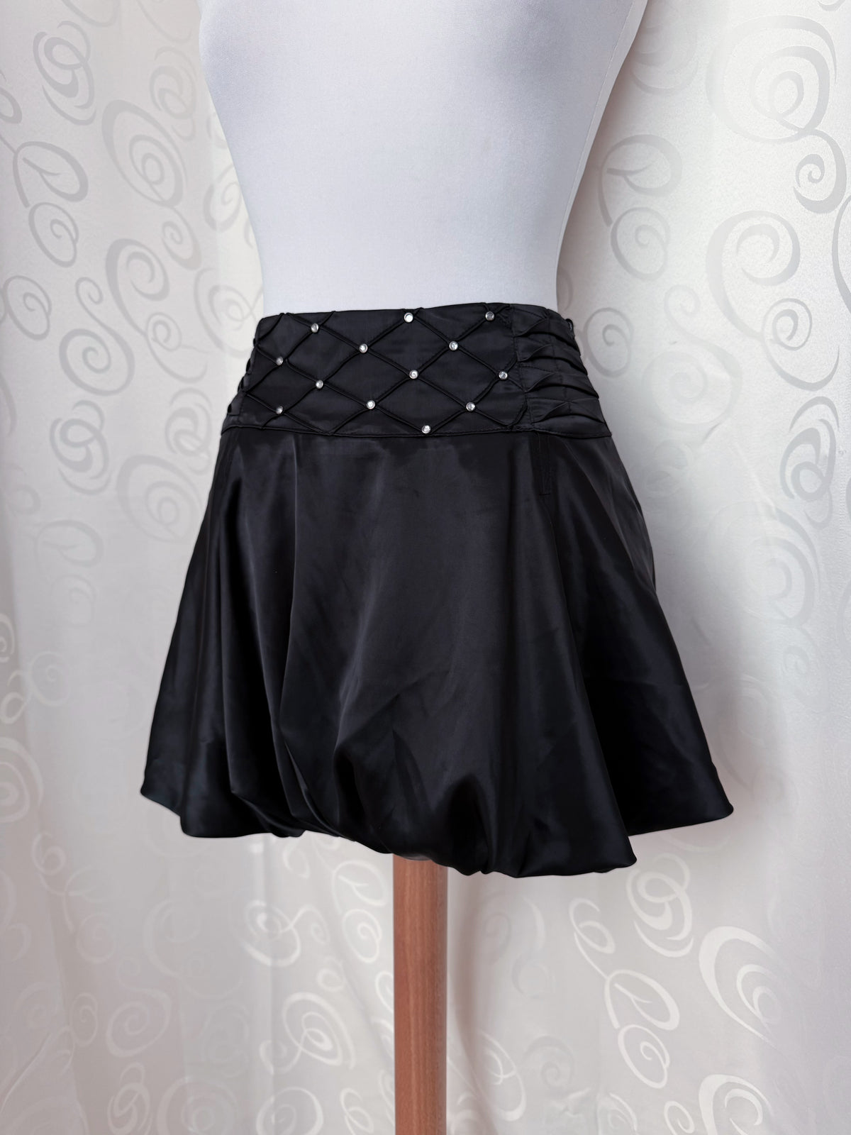 00’s Dark coquette black satin balloon skirt 🦇