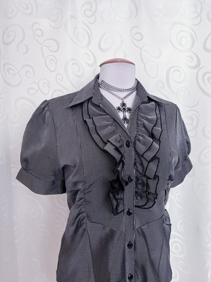 00’s Gothic/Jirai Kei ruffle shirt 🖤🌀