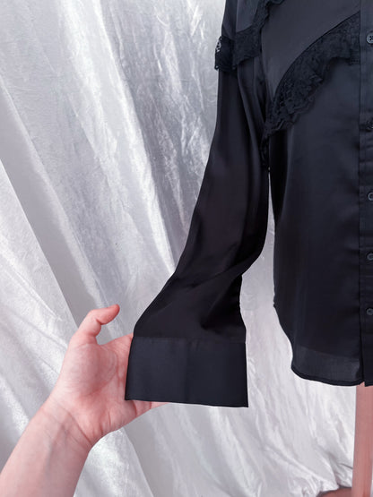 Modern gothic oversize shirt with lace detail 🦇✨