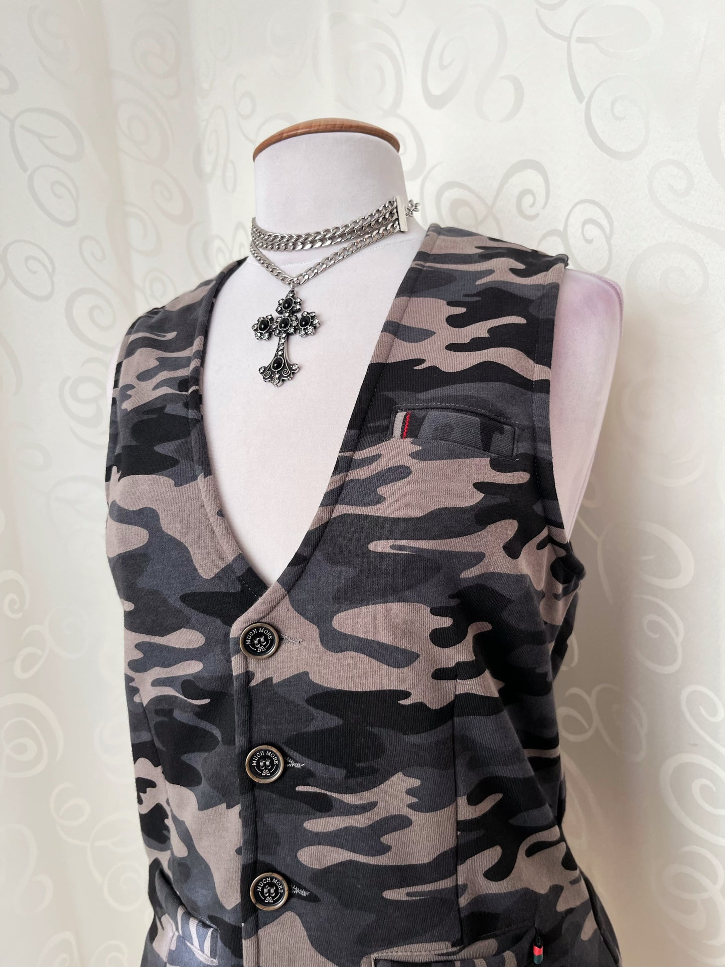 00’s iconic camo vest 🔫