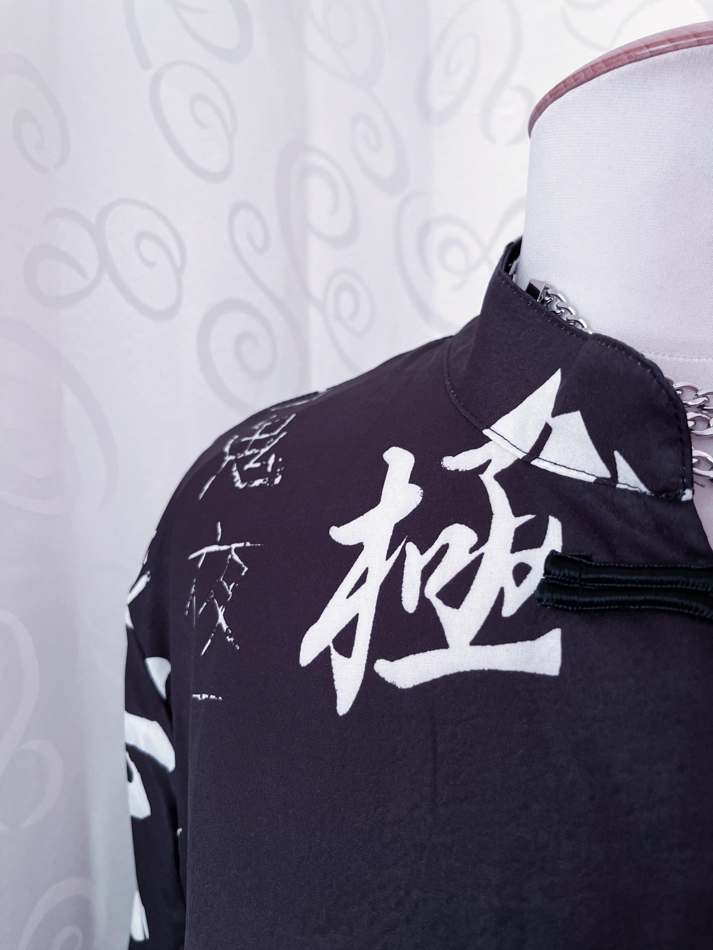 Iconic Asian kimono style shirt with Kanji pattern 🍚🍥